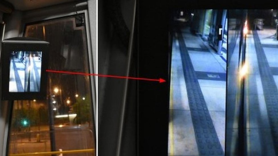 Мониторы видеонаблюдения показывают водителям вид сбоку трамвайной платформы