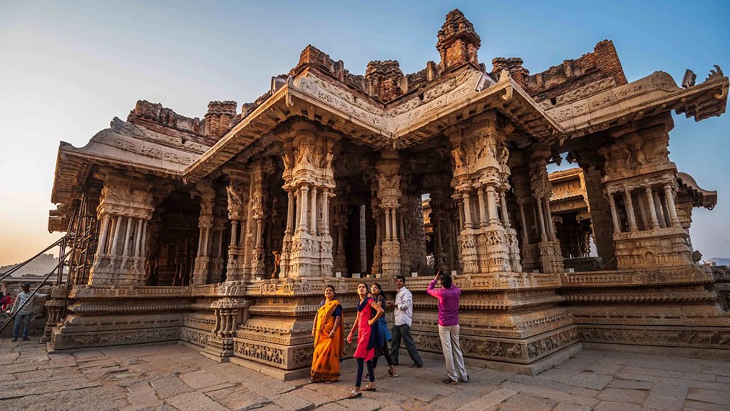 El Mahamandapa es el más grandioso de los pabellones del templo Vijaya Vithala