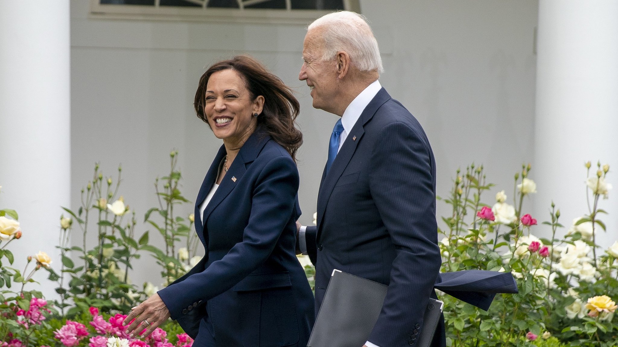 Covid: Biden hails 'great day' as he sheds mask in Oval Office