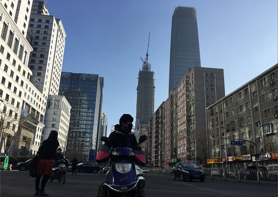 連日霧霾過後，北京天氣變得乾淨蔚藍（2015年12月10日）。