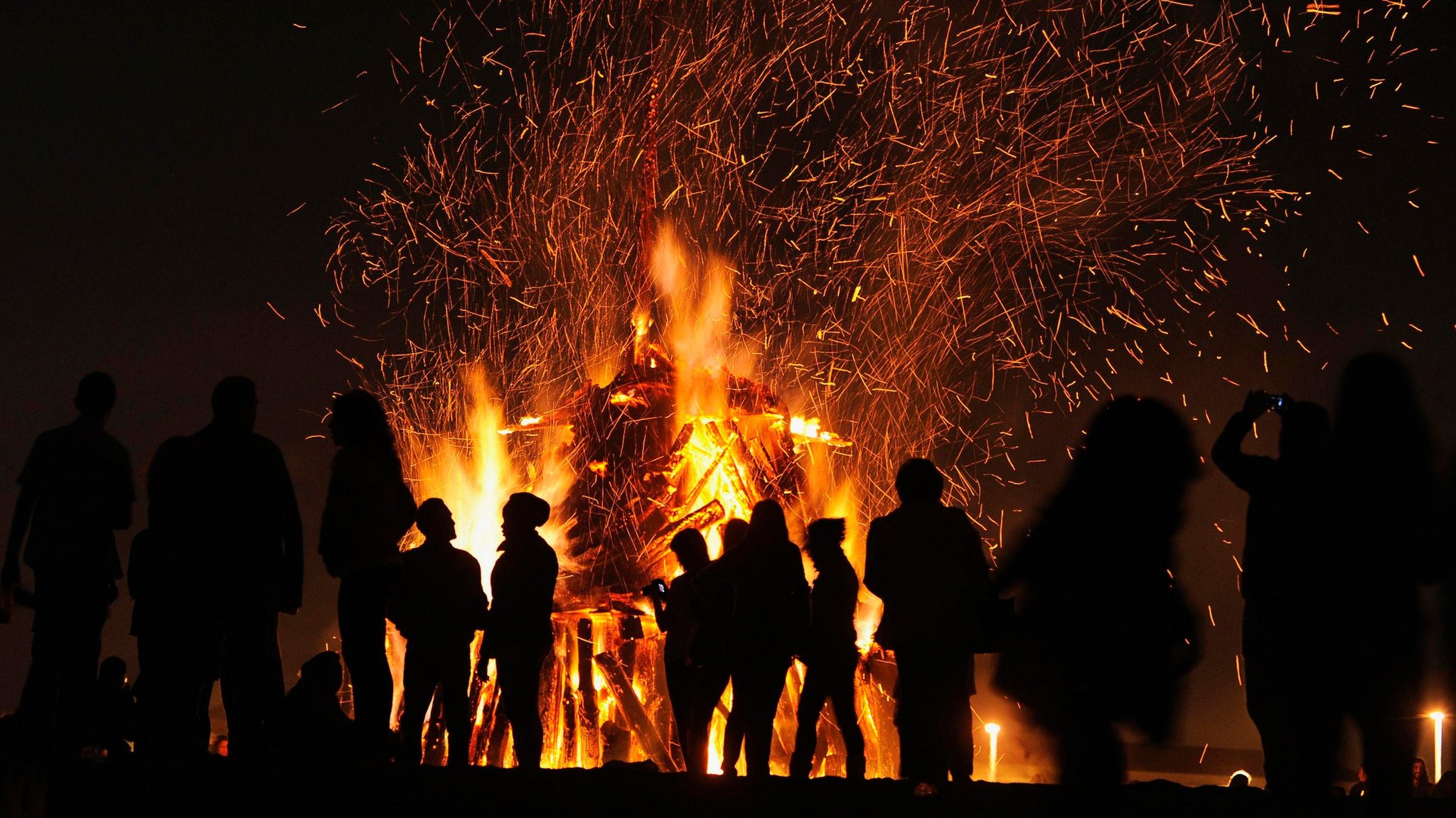 How to take the best Bonfire Night Photos - Incrystals