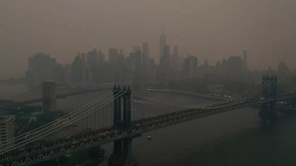 أثر دخان حرائق الغابات في كندا على مدن بعيدة مثل نيويورك