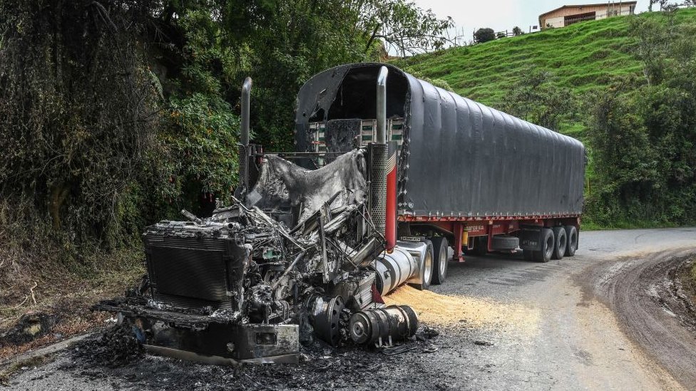 Camion incendiado en carretera de Antioquia