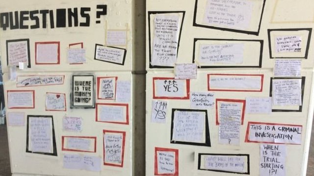 Hasta ahora se sabe que 80 personas murieron o están desaparecidas tras el incendio. Muro con mensajes