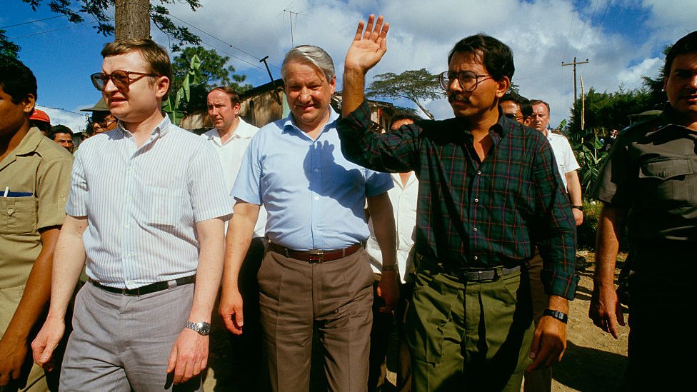 Imagen de Daniel Ortega junto a Boris Yeltsin.