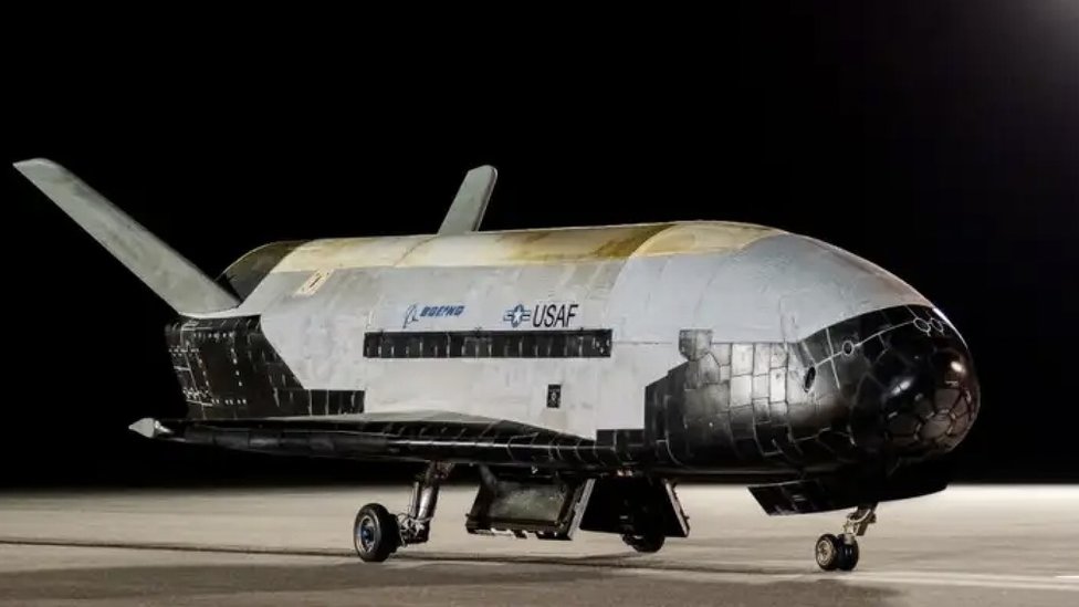 Space: Secret US plane breaks record for longest orbit ever - CBBC ...