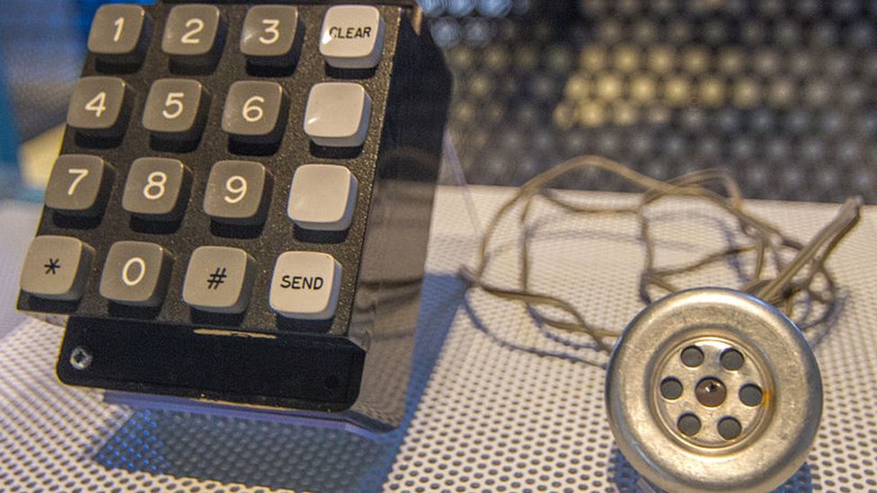 Una de las cajas azules en el Powerhouse Museum. Una de las cajas azules en el Powerhouse Museum