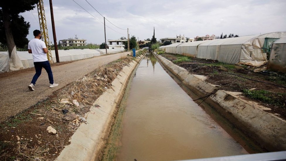 قناة مياه ملوثة بالكوليرا في منطقة عكار شمال لبنان