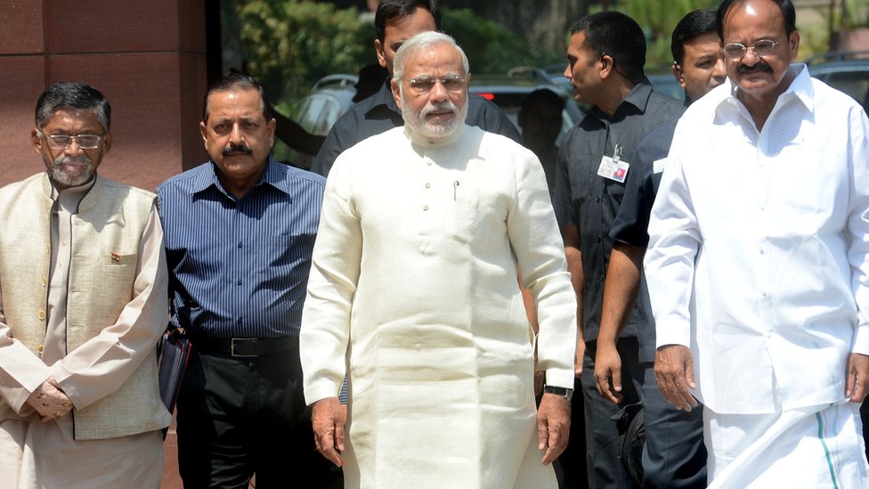 Премьер-министр Нарендра Моди собирается на заседание парламента