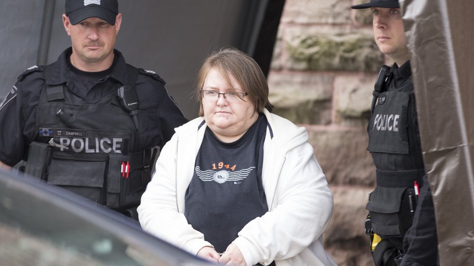 Элизабет Веттлауфер, бывшая медсестра, признавшая себя виновной в убийстве восьми пожилых пациентов в здании суда в Вудстоке, Онтарио