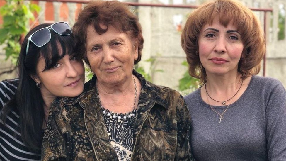Olga sa majkom i sestrom
