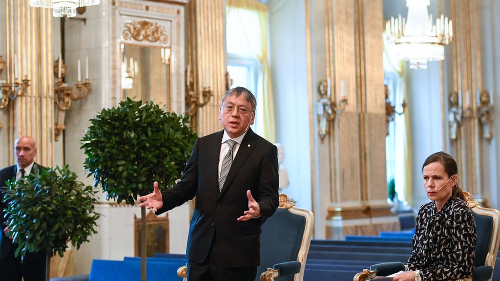 الكاتب البريطاني كازو إيشيغورو حصل على نوبل في الأدب في 2017