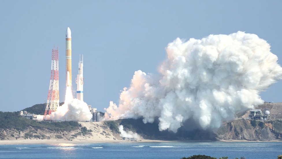Japan forced to destroy flagship H3 rocket in failed launch - BBC News