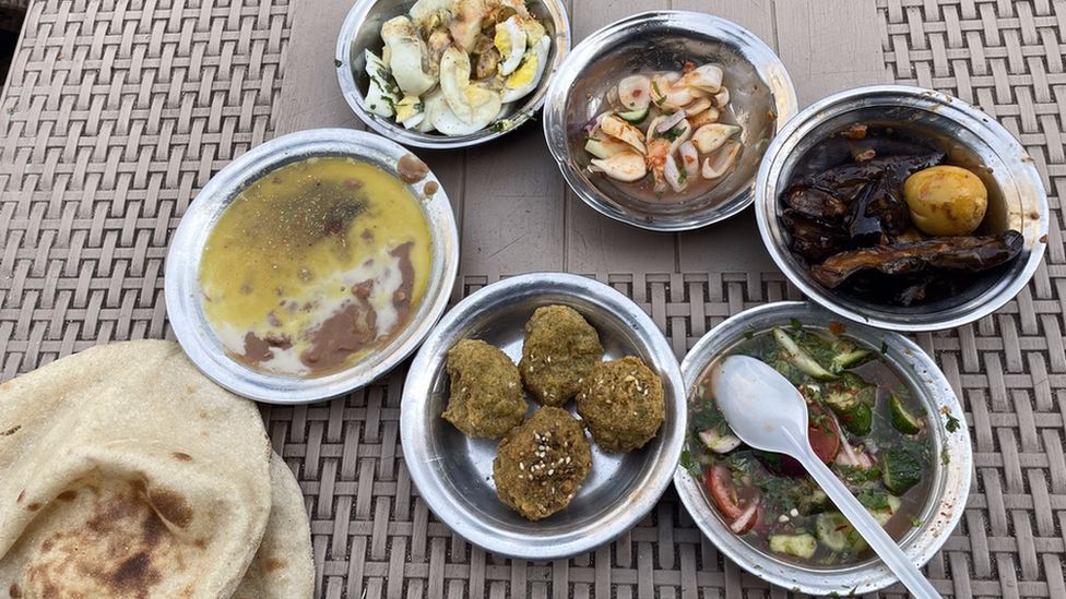 عدد من أصناف المائدة المصرية