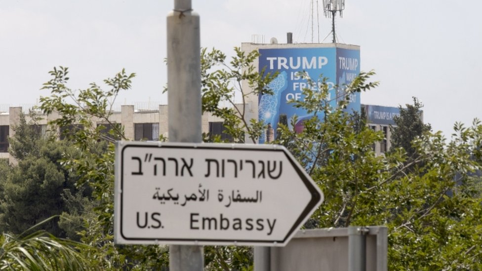 الإشارة إلى السفارة الأمريكية في القدس