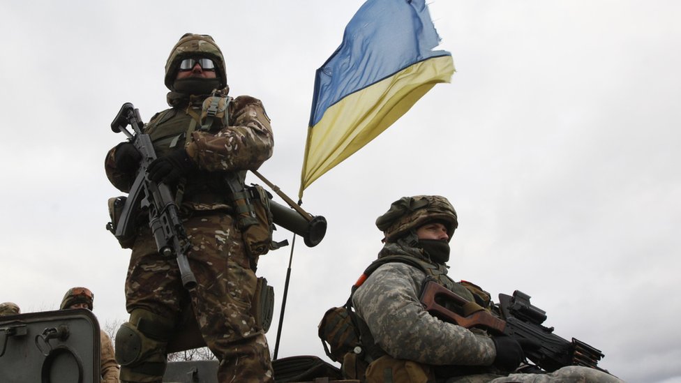 _93034822_ukrainedebalflagreut.jpg