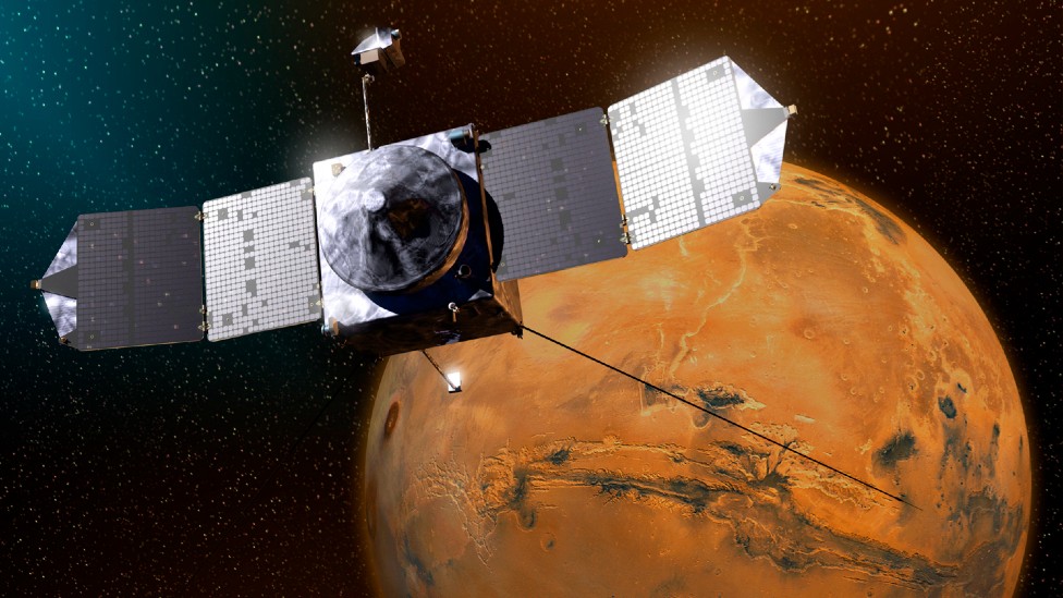 Ilustración de la sonda MAVEN con Marte al fondo