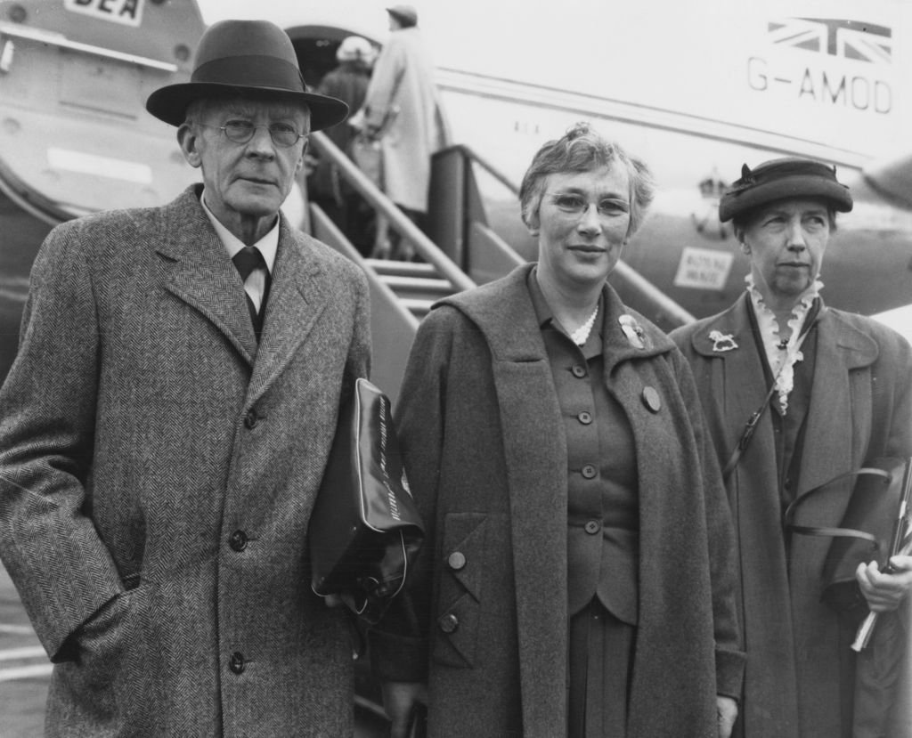 Edgar Adrian y su esposa, Hester, y Mary Cartwright