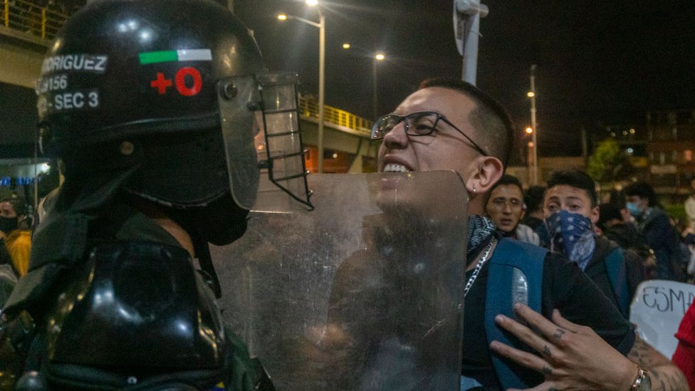 Manifestantes en Cali y Bogota