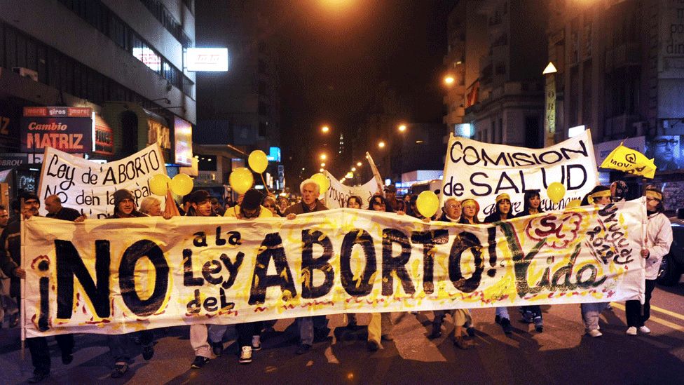 Protesta contra la ley de aborto en Uruguay