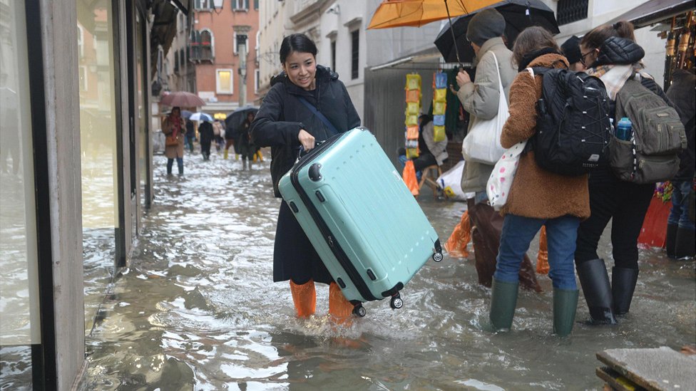 Турист в Венеции наводнение, 15 ноя 19