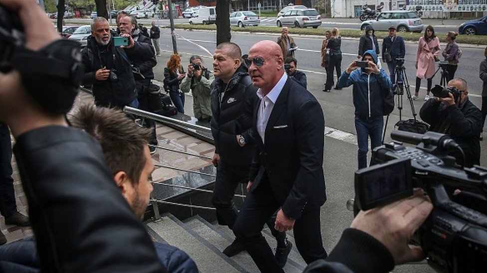 Бывший офицер сербской разведки Ратко Ромич прибывает в здание специального суда в Белграде