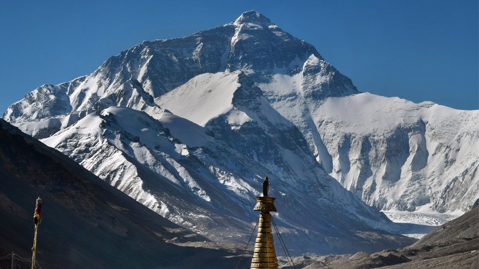 Everest: China to set up 'separation line' at summit