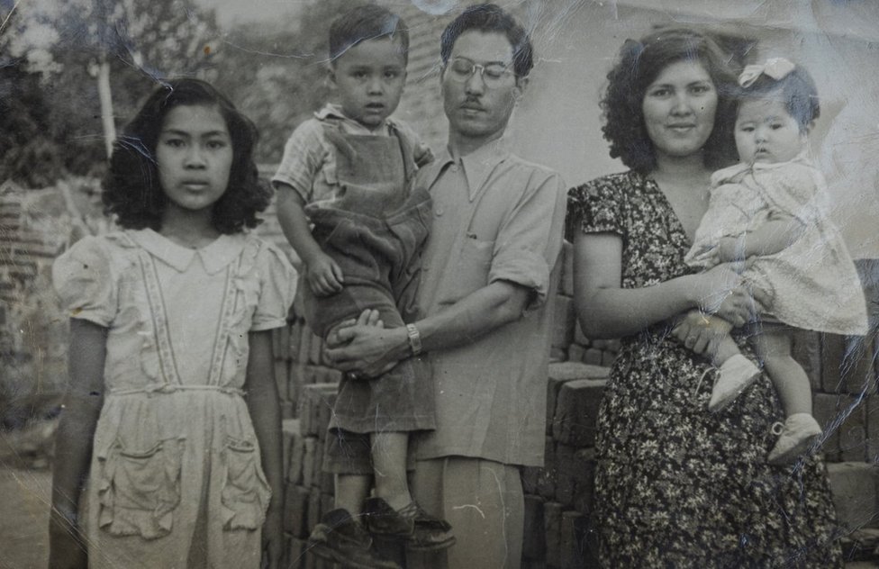 Seiki Hiromoto and family
