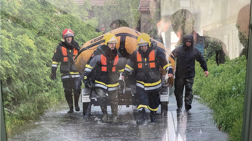 Spasioci iz Obrenovca tokom majskih poplava