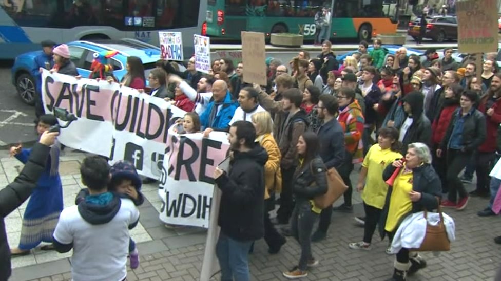 Протестующие в Кардиффе