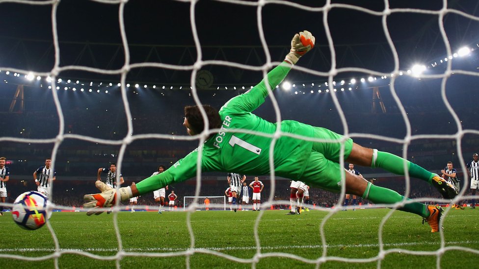 Foster no pudo jugar el último partido de su equipo frente al Leicester City y es duda para este sábado contra Southampton. Penal que le anotan a foster