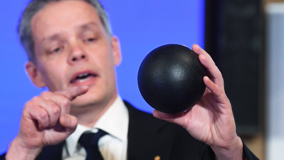 Ulf Danielsson demonstrates the concept of a black hole using a ball