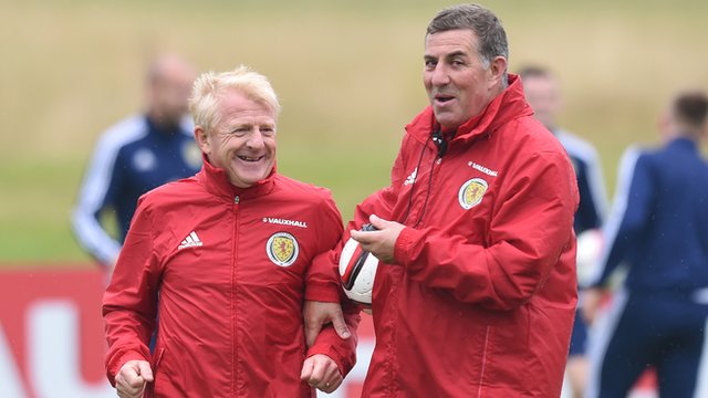 McGhee: 'Strachan a brilliant coach'