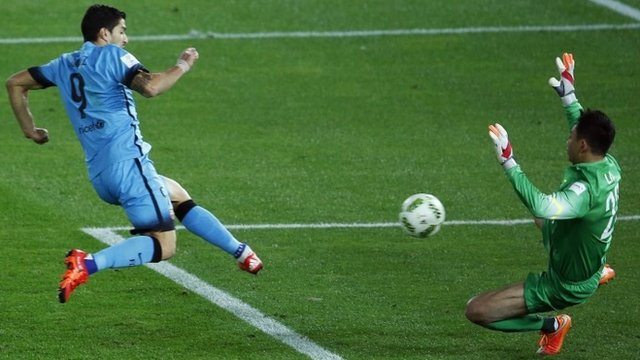 Barcelona's Luis Suarez scores against Guangzhou Evergrande
