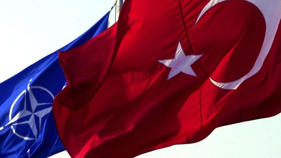 Türkiye ve NATO bayrakları