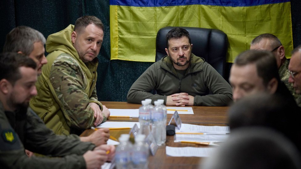 [출처: EPA] 탈환한 헤르손에서 군사 회의를 갖는 젤렌스키 우크라이나 대통령