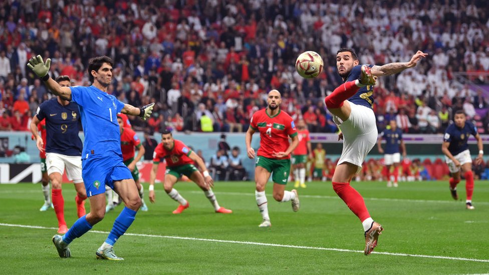 Theo Hernández remata a gol