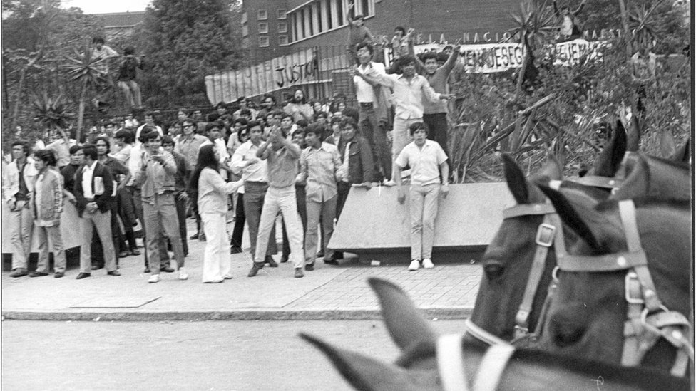 Jóvenes protestan el 10 de junio de 1971 en Ciudad de México