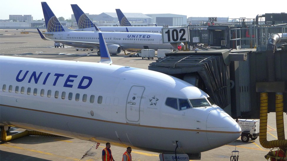 United Airlines stops two female passengers wearing leggings from boarding  a flight
