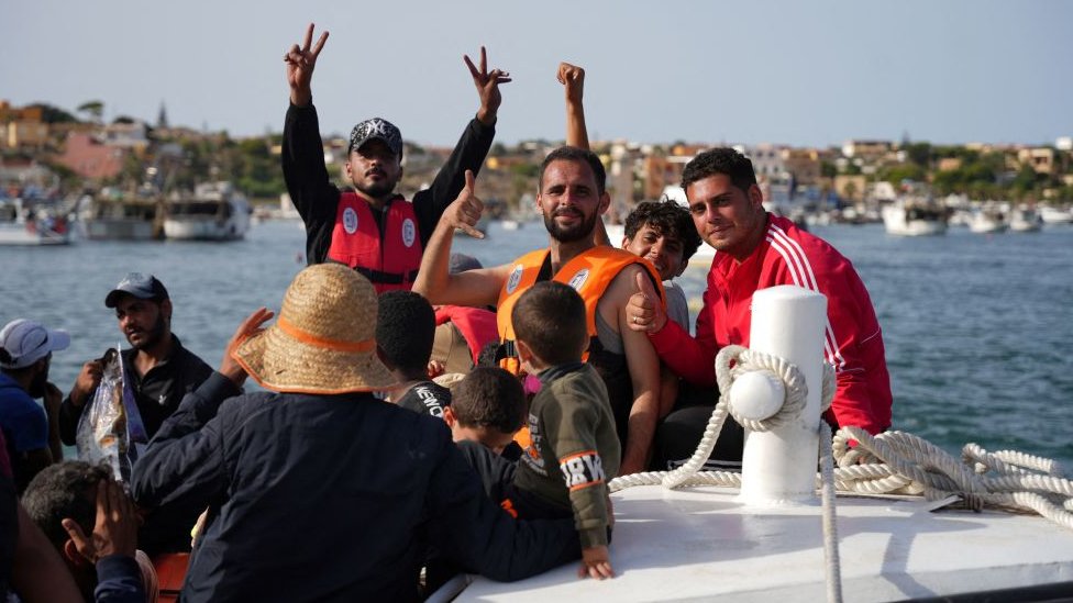 Migranti stižu u luku italijanskog ostrva Lampeduza, 18. septembra 2023.