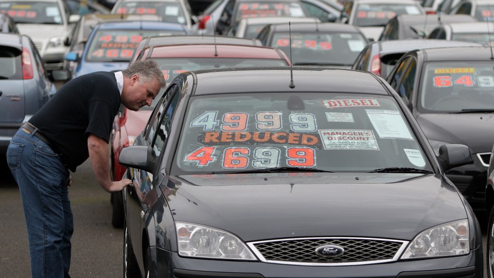 eBay revs up to take on Auto Trader in car ads