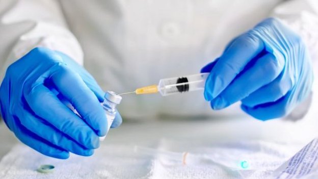 İngiltere hükümeti GSK-Sanofi ortaklığından 60 milyon doz aşı almak için bir ön sözleşme imzaladı