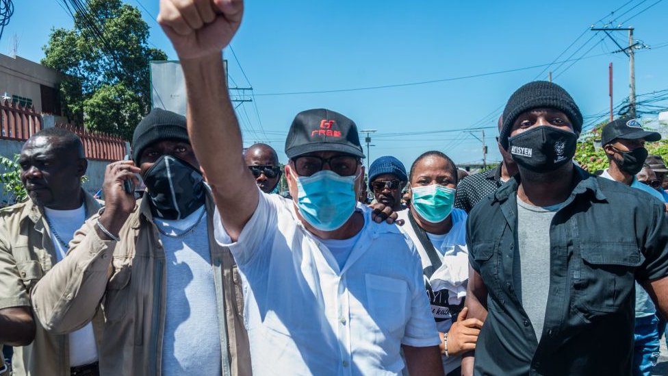 Haitianos protestando contra el aumento de secuestros en Haití, especialmente en 2021.