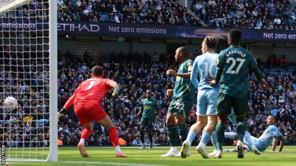 الدوري الإنجليزي الممتاز: مانشستر سيتي يسحق واتفورد بخمسة أهداف مقابل هدف محافظاً على صدارته 1 جيسوس يسجل هدفاً في مرمى فريق واتفورد.