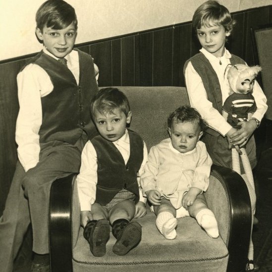 (Слева направо) Вим, Джерард, Астрид и Соня