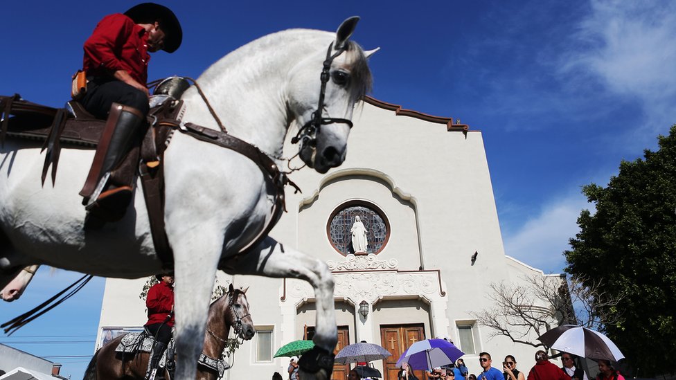 Cada año se celebra en el barrio del este de Los Ángeles una procesión en honor a la Virgen de Guadalupe. Procesión en honor a la Virgen de Guadalupe en el este de Los Ángeles, 3 de diciembre de 2017
