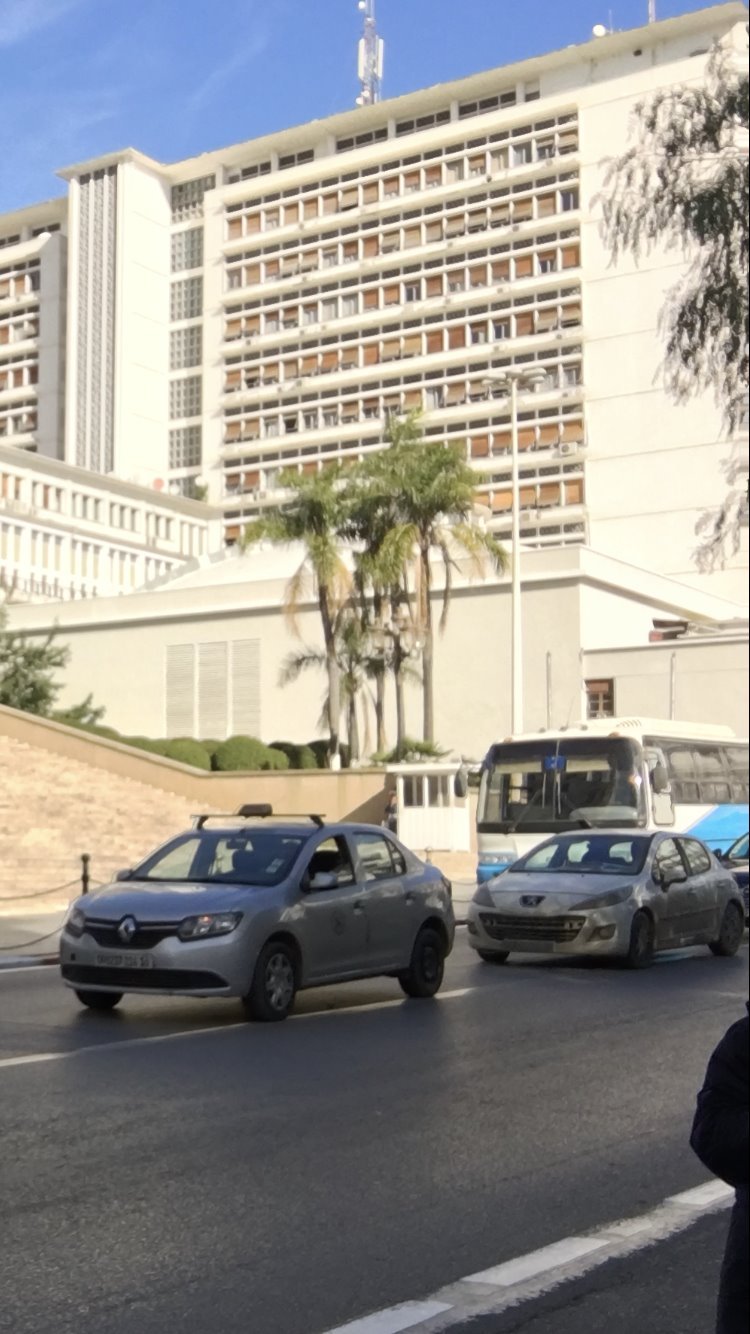 السيارات المستعملة في الجزائر باهظة الثمن ليست في متناول ذوي الدخل المحدود