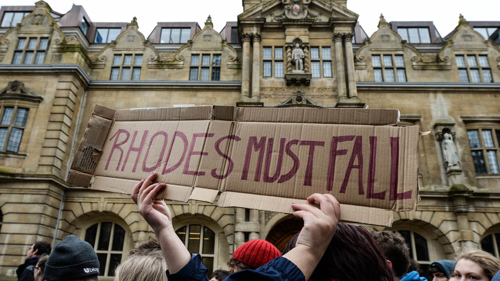 牛津大學學生2016年發起"推倒羅茲像"運動。