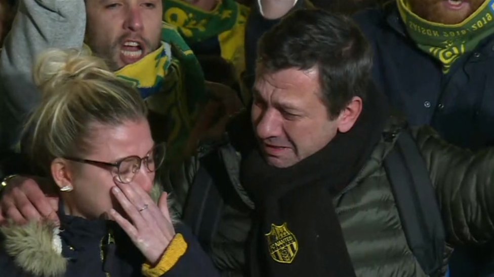 Fanáticos del Nantes lloran a Emiliano Sala.