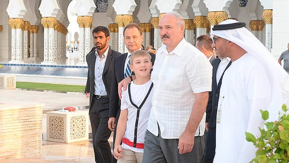 Коля и Александр Лукашенко в Большой мечети шейха Зайда в Абу-Даби в октябре 2014 года